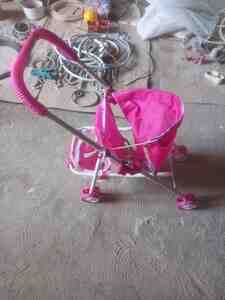 Oyuncaq uşaq arabası Oyuncaq uşaq arabası