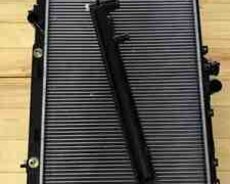 Mercedes W124124 Radiator qapaqları