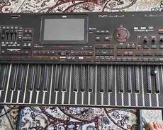 Sintezator Korg pa 4