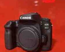 Canon EOS 90D