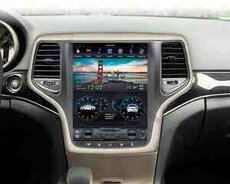 Jeep Grand Cherokee tesla monitoru