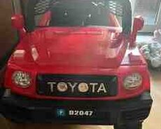 Uşaq avtomobili Toyota