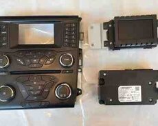 Ford Fusion monitoru