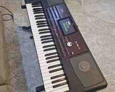 Sintezator Korg PA 700