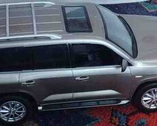 Lexus pultlu maşını