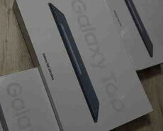 Samsung Galaxy S10 Ultra with claviatura