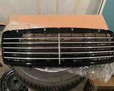 Mercedes-Benz E-Class (W210) radiator barmaqlığı içliyi