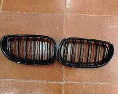 BMW E60 radiator barmaqlığı