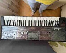 Sintezator Korg pa700