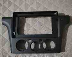 Mitsubishi Qutlander monitor ramkası