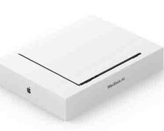 Apple Macbook Air 13 M4 Chip. 16, 512 GB