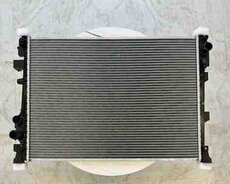 BYD Destroyer 05 su radiatoru
