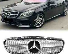 Mercedes-Benz E-Class (W212) radiator barmaqlığı