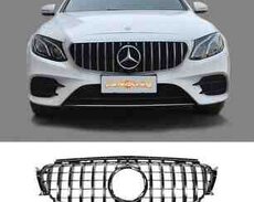 Mercedes-Benz W213 radiator barmaqlığı