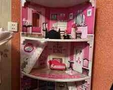 Barbie evi
