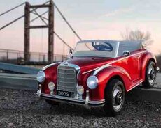 Mercedes-Benz Retro 300C uşaq avtomobili
