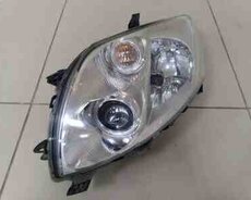 Toyota Auris ön sol farası 2007-2010