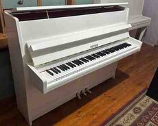 Piano Petrof