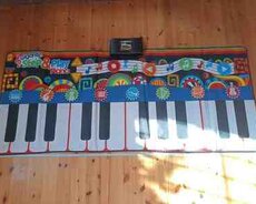 ALEX Gigantic Step  Play Piano