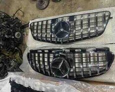 Mercedes radiator barmaqlığı