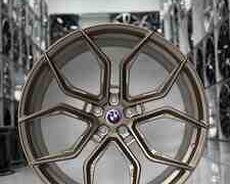 BMW G05 diskləri R22