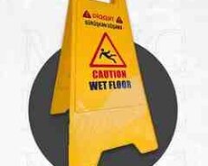 Sahənin yaş olmasını xəbərdarlıq nişanı