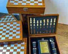 Şahmat və çaxır qabı dəsti