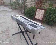 Sintezator Korg pa 900