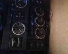 Land Rover monitoru və düymələri