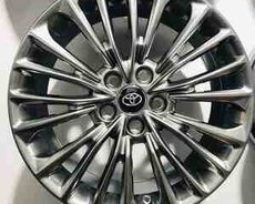 Toyota Camry diskləri R18