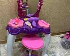 Uşaq makiyaj masası