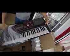 Sintezator Korg pa 700