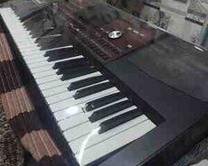 Sintezator Korg Pa 700