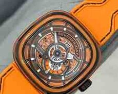 SEVENFRIDAY PS3, 03 qol saatı
