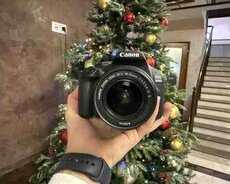 Fotoaparat Canon EOS 2000D