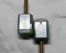 Avtomobil qapı kilidi mühərriyi