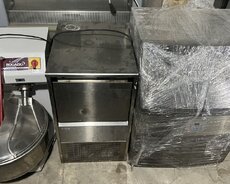 Burada bir neçə sənaye mətbəx avadanlığı təqdim olunur. Bir planetar