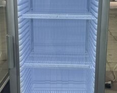 Vitrin soyuducu, içərisində məhsulları yerləşdirmək üçün metal rəfləri