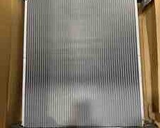 Mercedes GL 164 su radiatoru