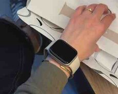 Apple Watch Series 8 Aluminum Starlight 45mm