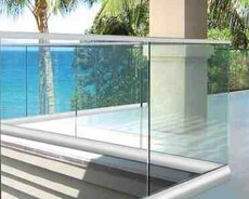 Şüşə məhəccərlər