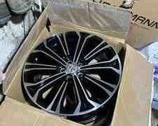 Toyota Corolla, Toyota Prius diskləri R17