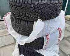 Jeep Wrangler şinləri 265, 60 R18 Pirelli