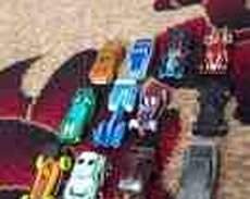 Hot wheels avtomobiləri və yol