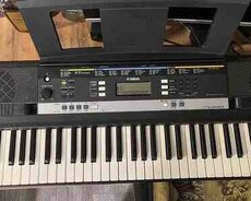 Pianino Yamaha PSR E243