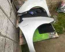 Toyota Prius sağ və sol qanadı