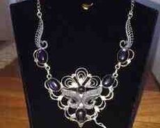 Gümüş boyunbağı