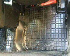 Mitsubishi Outlander (2001-2008)