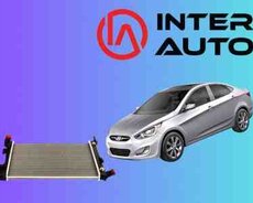 Hyundai Accent 2012 su radiatoru