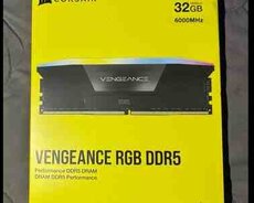 Operativ yaddaş Corsair 32gb 6000mhz cl36